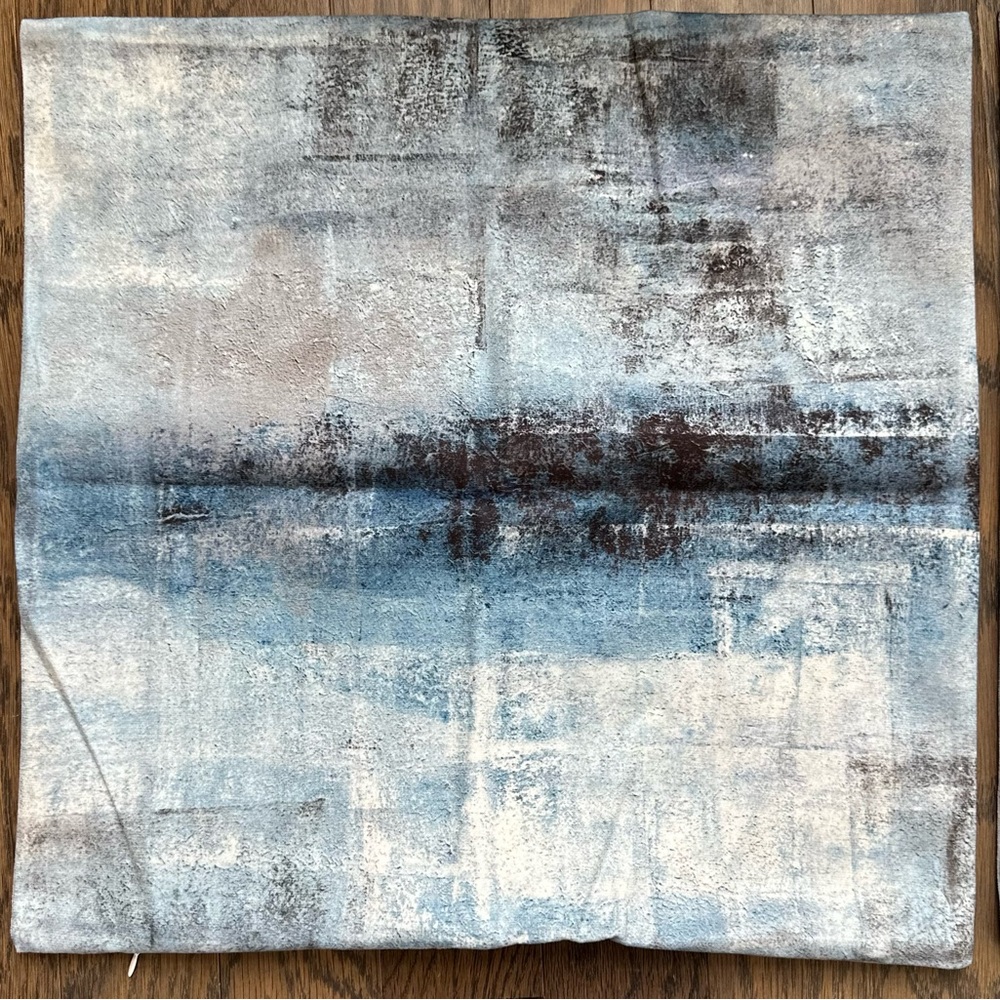 NWT✨(2) Blue Gray and White Watercolor Abstract Accent Pillows 18x18” Washable - Picture 8 of 10